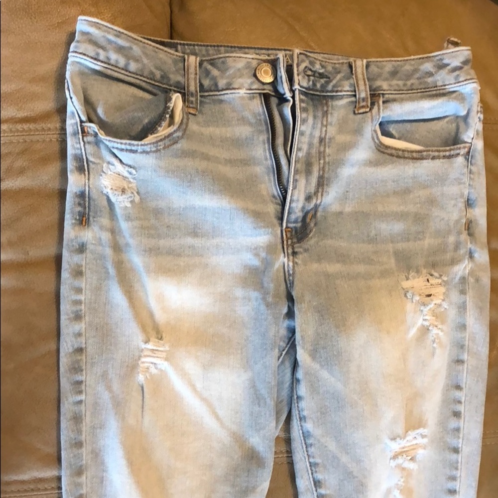 Light wash destroyed denim
